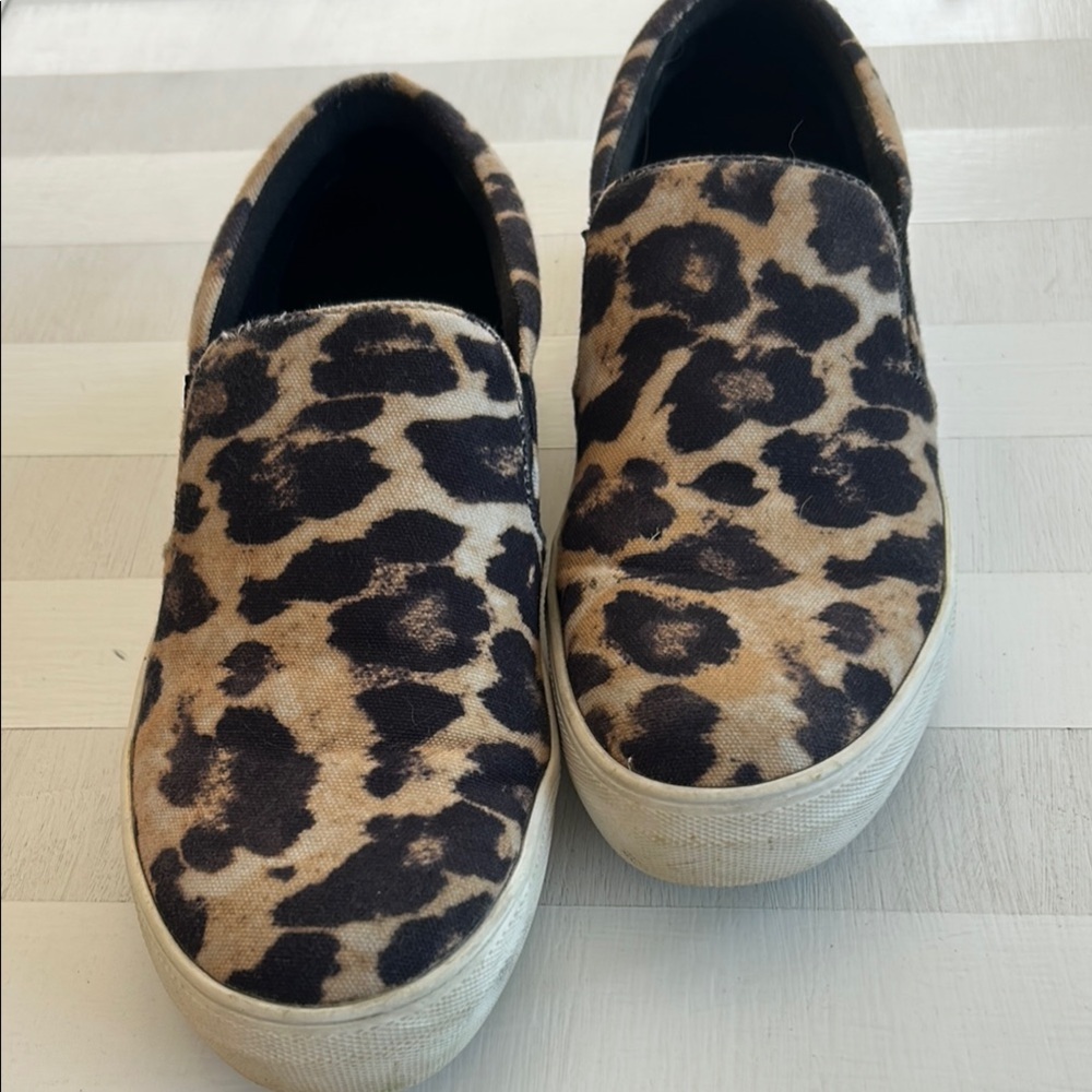 Leopard Pattern Slip-On Shoes